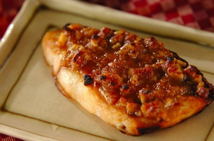 ブリのクルミみそ焼き