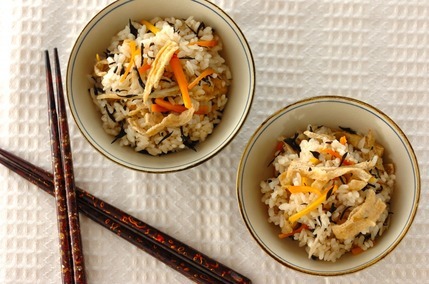 ヒジキと根菜の炊き込みご飯