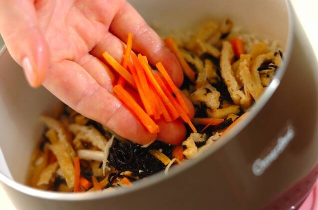ヒジキと根菜の炊き込みご飯の作り方の手順3