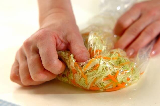 ニンジンとキャベツの白和え風サラダの作り方の手順2