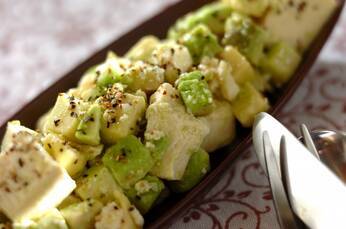 くずし豆腐とアボカドの塩麹和え