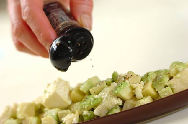 くずし豆腐とアボカドの塩麹和えの作り方の手順4