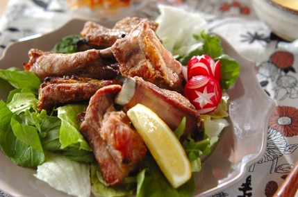 骨付き豚バラ肉の塩焼き
