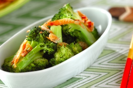 桜エビとブロッコリーのナンプラー蒸し