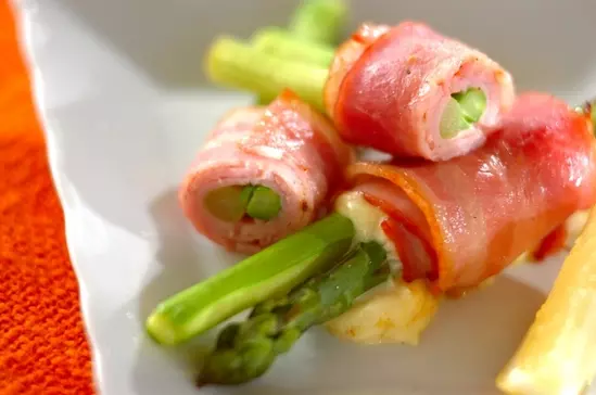 ベーコンのアスパラ巻き 副菜 レシピ 作り方 E レシピ 料理のプロが作る簡単レシピ