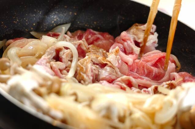 豚肉とキノコの甘辛マスタード炒めの作り方の手順2