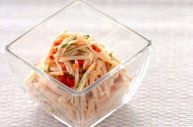 エノキと大葉の小梅和え