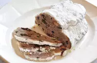 レーズンとアーモンドたっぷり！シンプルシュトレン（シュトーレン）