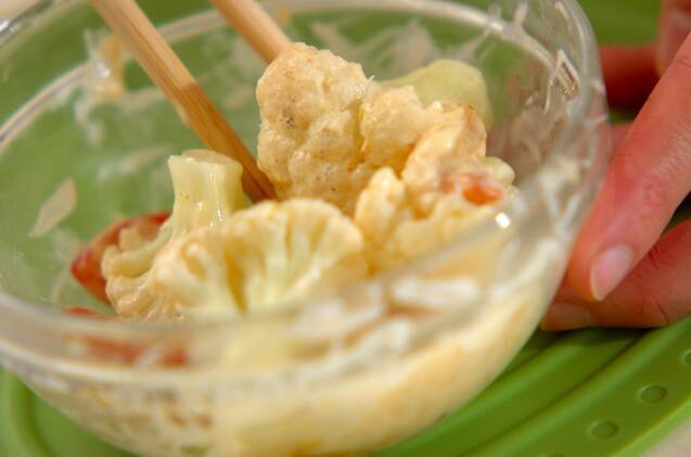 カリフラワーのカレーマヨサラダの作り方の手順2