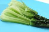 チンゲンサイのネギ塩和えの下準備1