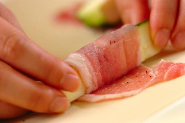 豚肉のズッキーニ巻きの作り方の手順2