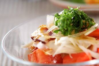 タコとトマトと大葉のサラダ