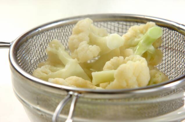 カリフラワーのマリネの作り方の手順1