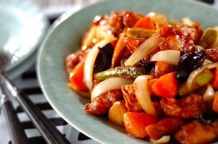 揚げ鶏ささ身の黒酢あん炒め