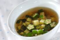 ズッキーニとオクラのスープ