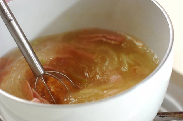 セロリとベーコンのみそ汁の作り方の手順2