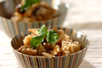 もち麦入りキノコの炊き込みご飯