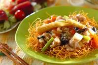 具だくさん！トローリあんかけかた焼きそば