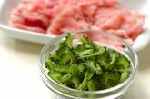 ご飯がすすむ！苦くないゴーヤチャンプルの下準備2