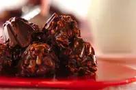 卵パックでクランチチョコ