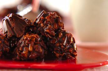 卵パックでクランチチョコ