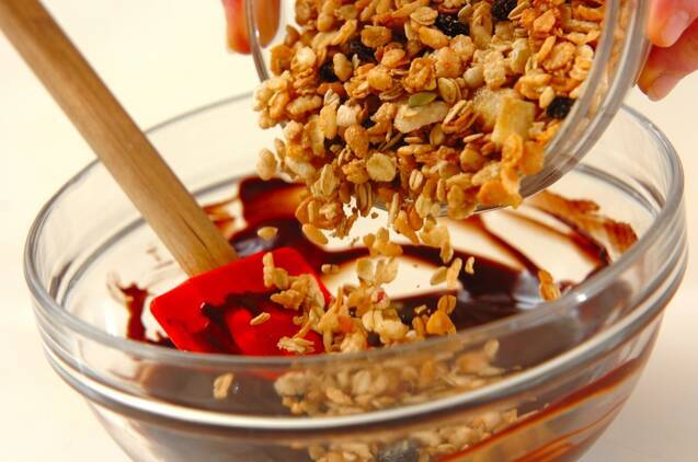 卵パックでクランチチョコの作り方の手順4