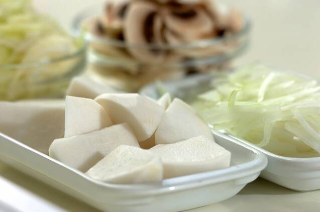 カブとカキのクリーム・シチューの作り方の手順1