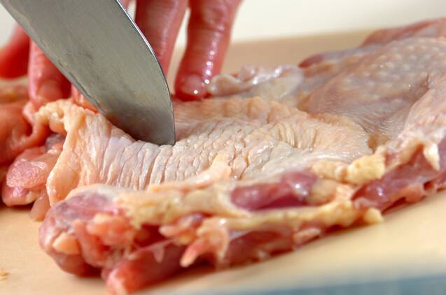 チキンのトマトソースの作り方の手順1