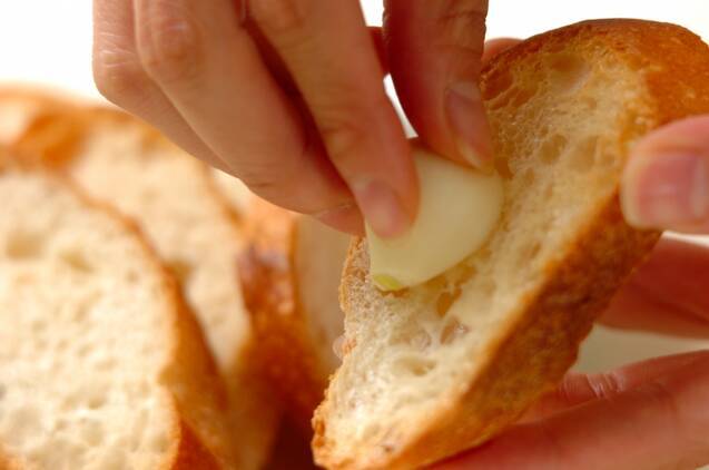 アボカドのブルスケッタの作り方の手順3