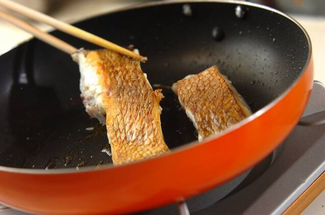 切り身で簡単！鯛のアクアパッツァの作り方の手順2