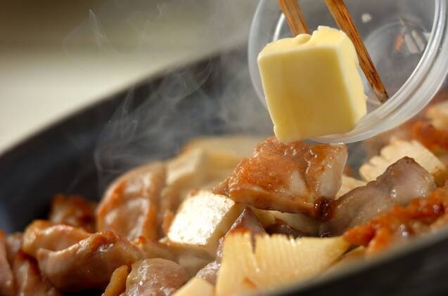 鶏とタケノコのガーリックバターソテーの作り方の手順4