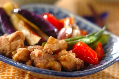 鶏肉と夏野菜の揚げびたしのレシピ 作り方 E レシピ 料理のプロが作る簡単レシピ