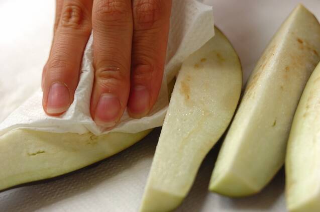 鶏肉と夏野菜の揚げびたしの作り方の手順2