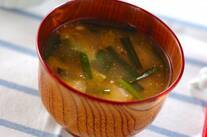 ニラとキムチのみそ汁