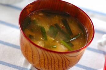ニラとキムチのみそ汁