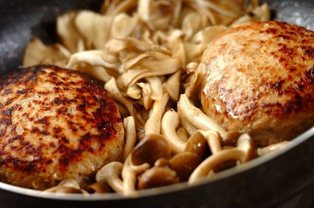 黄金比ソース！キノコのハンバーグの作り方の手順6