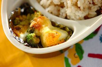 ブロッコリーと卵のグラタン