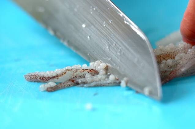 イカとネギのバターじょうゆ炒めの作り方の手順1