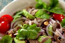 牛しゃぶとアボカドのアジアン風