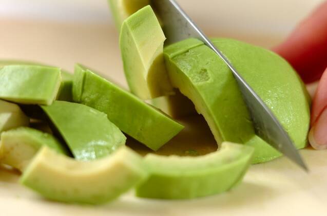 牛しゃぶとアボカドのアジアン風の作り方の手順3