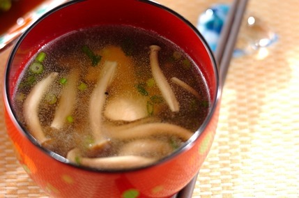 ささ身とシメジのすまし汁