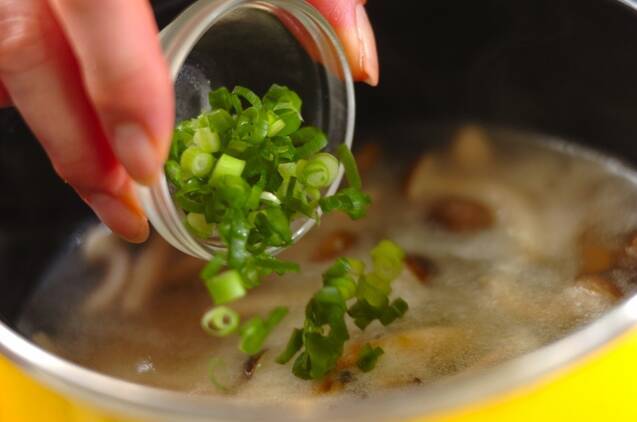 ささ身とシメジのすまし汁の作り方の手順3