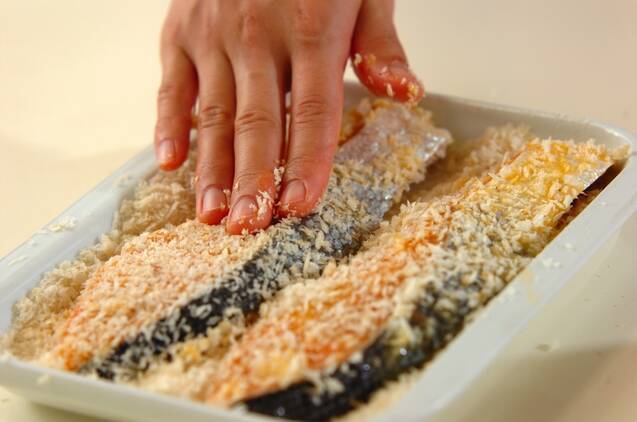 パパっと時短！鮭のフライの作り方の手順4