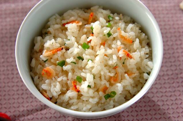 干しエビとネギの炊き込みご飯