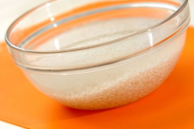 干しエビとネギの炊き込みご飯の作り方の手順1