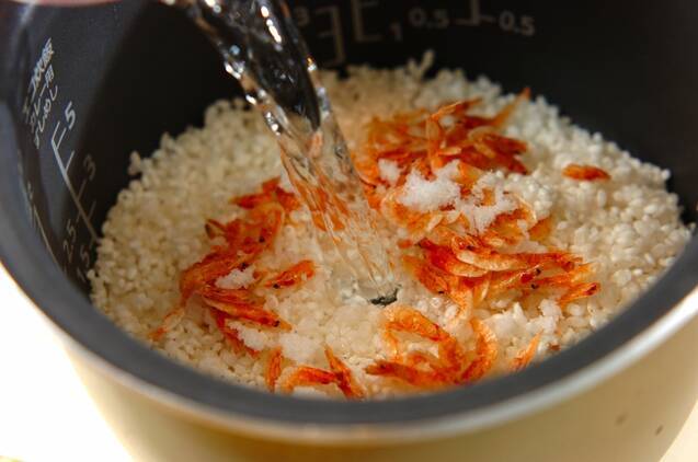 干しエビとネギの炊き込みご飯の作り方の手順2