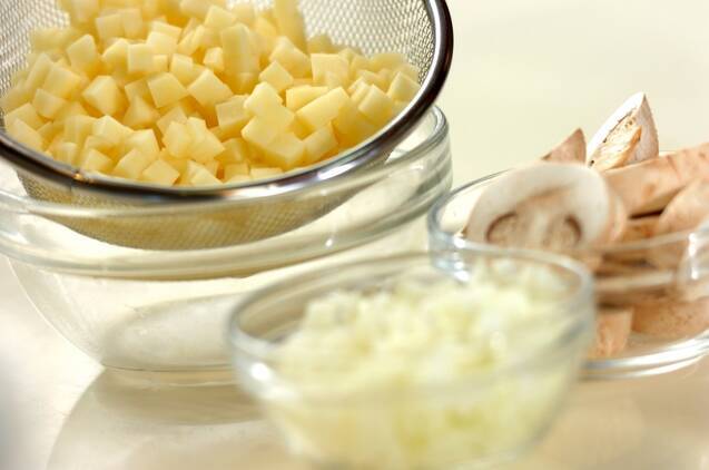 残り野菜とベーコンのスープの作り方の手順1