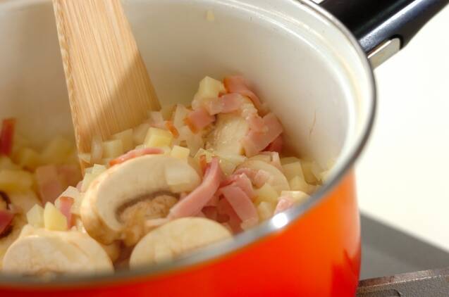 残り野菜とベーコンのスープの作り方の手順3