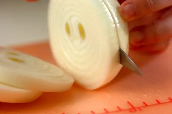 ご飯がとまらない!絶品ソースのトンテキの下準備2