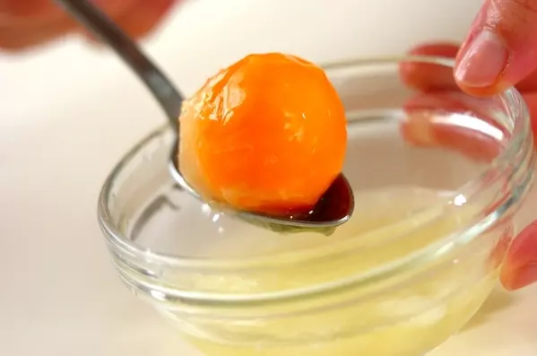 冷凍卵の月見つくねの下準備1